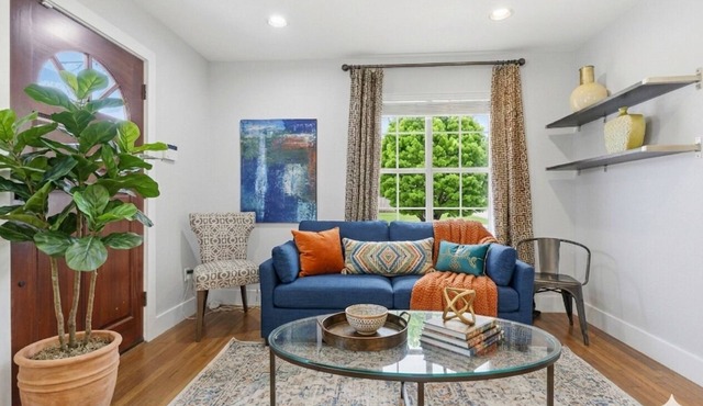 Central Austin Authentic Family Retreat with Southern Charm Near Downtown ❤️ in Austin