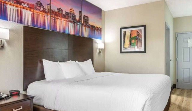 Central Louisville Hotel Stay with Free Breakfast & Indoor Pool Near Downtown