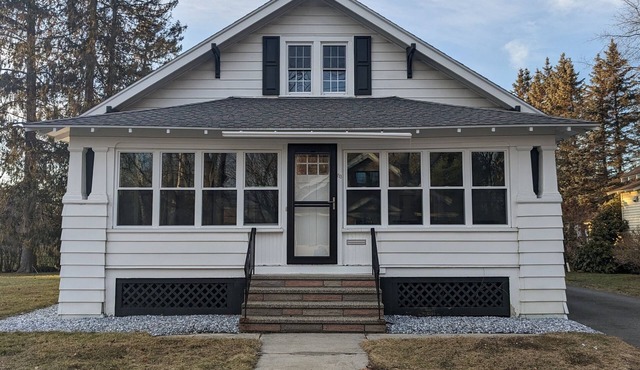 Centrally located in the Berkshires - Cozy Bungalow in SE Pittsfield!