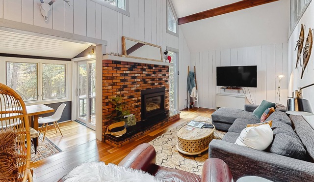 Centrally located vacation rental - mountain view - walk to shops & restaurants