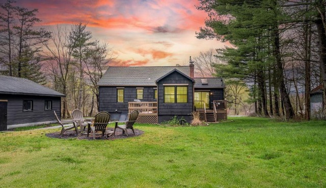 Charcoal Chalet by AvantStay