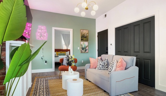 Charming 1-Bedroom Apartment in Lovely Pittsburgh With AC