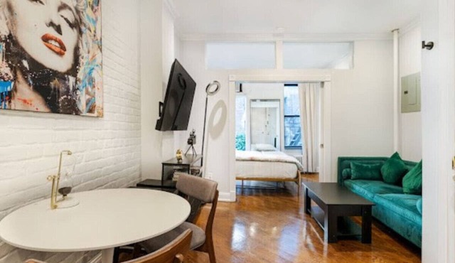 Charming 1-Bedroom Apartment in the Heart of EV