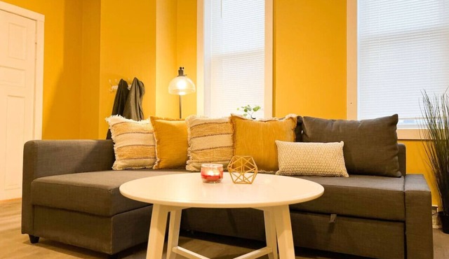 Charming 1 Bedroom w/Queen bed + Sofa bed