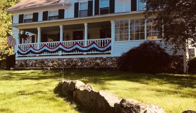Charming 1840 Farmhouse ~ Magical Retreat ~ sleeps 14