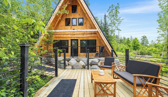 Charming 2-bedroom A-frame with AC, WiFi in lovely Starks