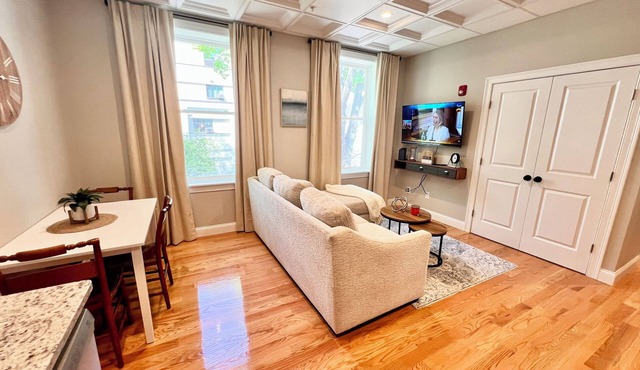 Charming 2-bedroom apartment in Taunton with WiFi, AC