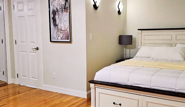 Charming 2-bedroom apartment with WiFi, AC in superb Canton
