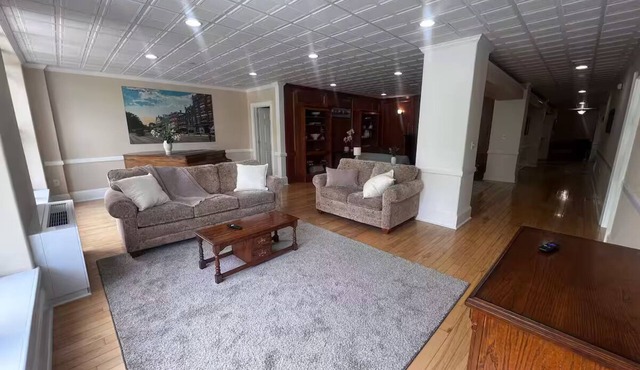 Charming 2-bedroom apartment in Keene with WiFi and AC