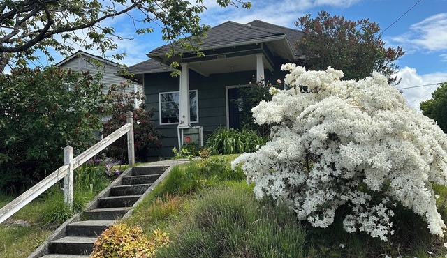 Charming 2-bedroom bungalow in welcoming Everett with WiFi in Everett