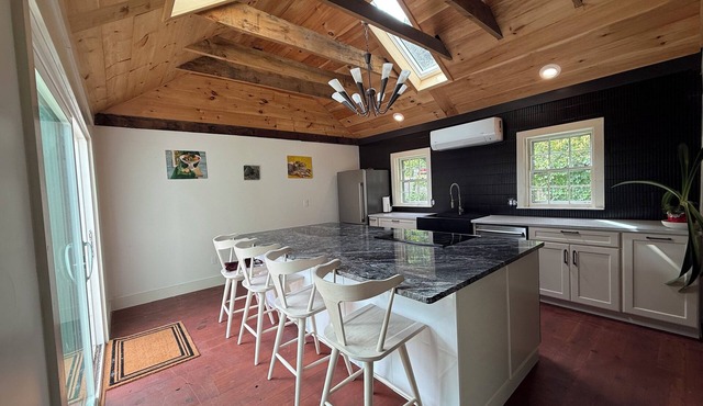 Charming 2-bedroom country village house with AC in East Woodstock