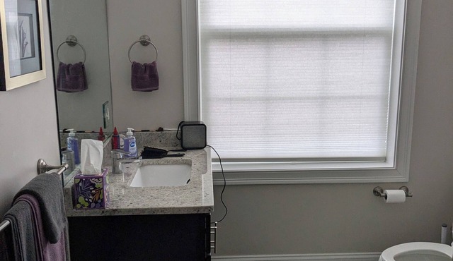 Charming 2-bedroom condo with WiFi, AC in pleasant Taunton only renting out a rm