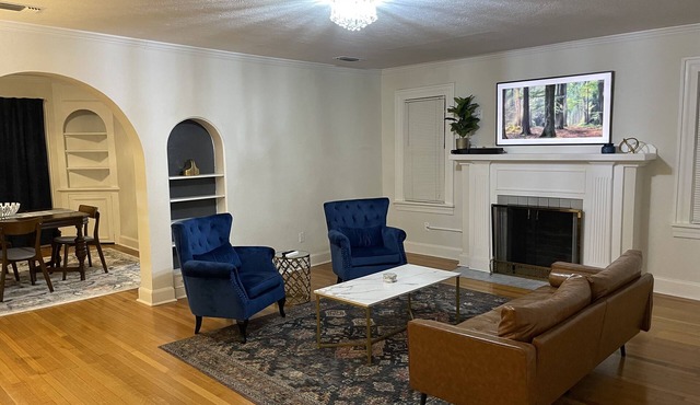 Charming 2-bedroom cottage in fabulous Amarillo with WiFi, AC