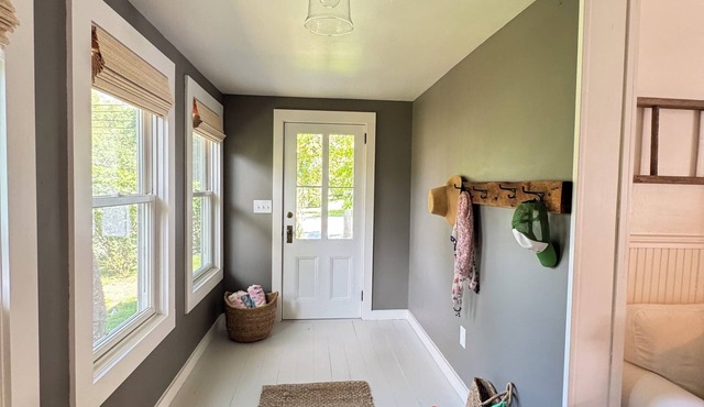 Charming 2-bedroom cottage in Orient. Close to beaches, Village Lane, the Jitney