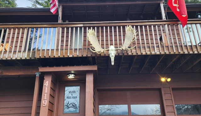 Charming 2-bedroom, fully furnished townhome in Juneau, sleeps up to 6