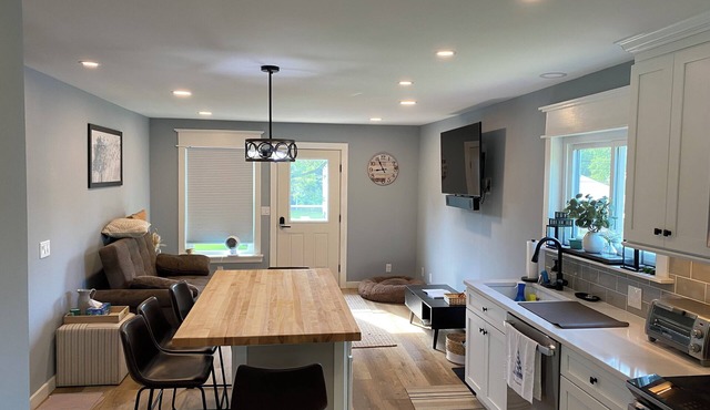 Charming 2-bedroom house in welcoming Winooski with WiFi, laundry Pets&fence