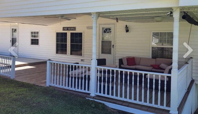 Charming 2-bedroom house by the lake in Dover TN