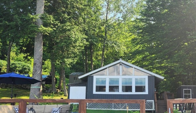 Charming 2-bedroom lakefront camp on Webber Pond