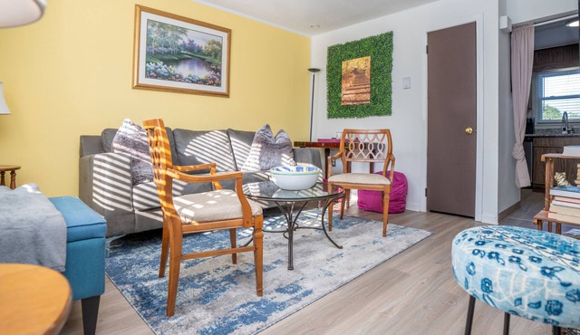 Charming 2-bedroom townhome in Norwich near Great Wolf L, Foxwoods & Mohegan Sun