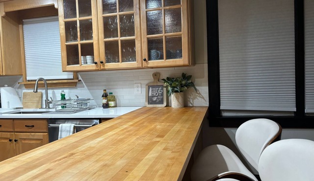 Charming 2-bedroom house w/ WiFi and AC located in the beautiful Hudson Valley.