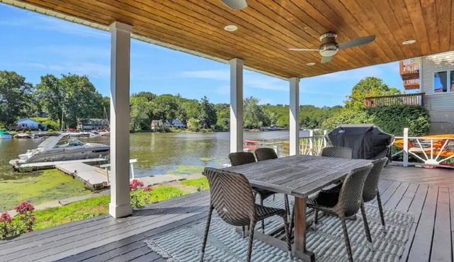 Charming 2-bedroom Waterfront home with boat access in Saugerties