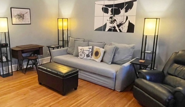 Charming 2 BR home by Emerson Park & Gardens - UL, Downtown, Shopping and Eats