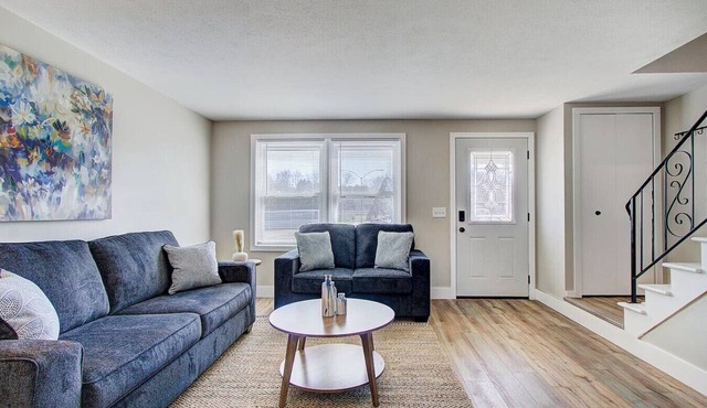 Charming 2BR Apt | Close to Local Attractions