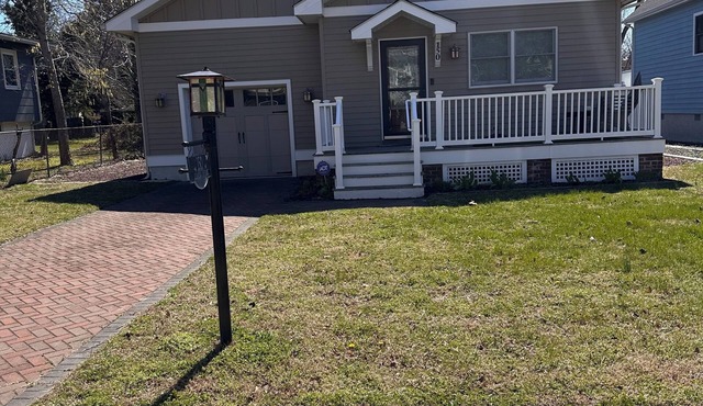 Charming 3-bedroom, 2.5 bathroom house in West Cape May with AC, great location