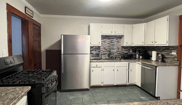 Charming 3-bedroom apartment in historic Grafton with WiFi