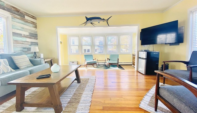 Charming 3 Bedroom Beach Cottage near Newport RI!