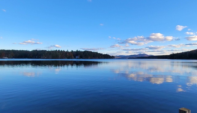 Charming 3-bedroom cottage in Meredith NH on the shores of Lake Winnipesaukee