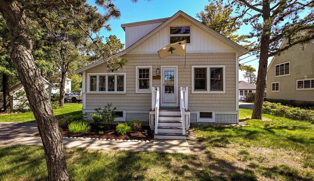 Charming 3-bedroom cottage in beautiful Camp Ellis, Saco, Maine.