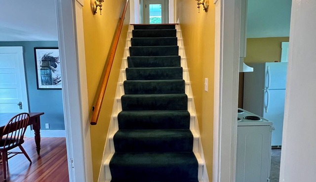 Charming 3-bedroom farmhouse in fantastic Northfield with WiFi, AC