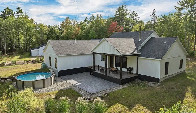 Charming 3-bedroom Farmhouse in the Seacoast