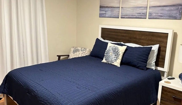 Charming 3-bedroom house in Waterbury with WiFi, AC