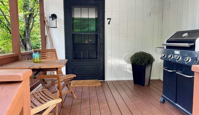 Charming 3-bedroom house with WiFi and AC in adorable Alton