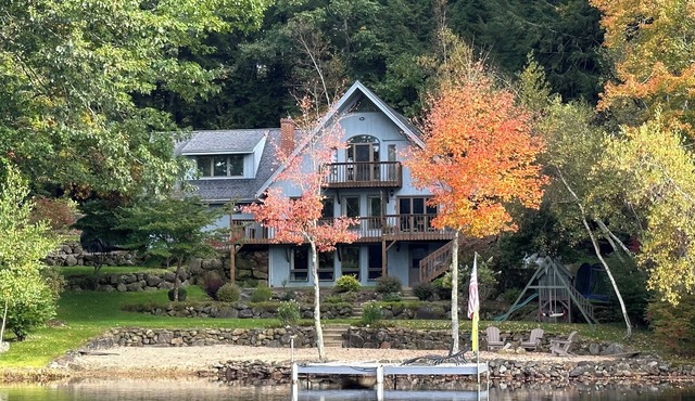 Charming 3-bedroom waterfront house in Harrisville