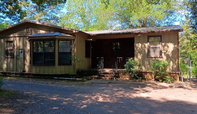 Charming 3-bedroom house, WiFi, AC, in tranquil beautiful Russellville near Lake