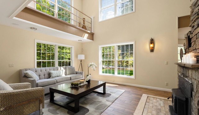 Charming 3-bedroom villa with WiFi, AC in fabulous Monroe