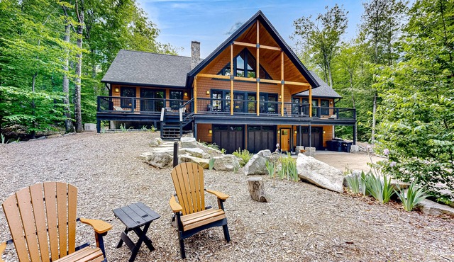 Charming 3 story retreat in the shadows of Lake Winnipesaukee