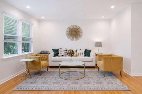 Charming 4-Bed Home with Modern Touches & Porch