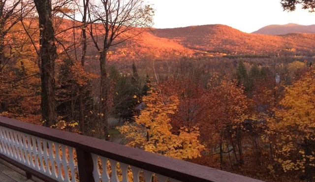 Charming 4-bedroom chalet 5 min to Jay Peak with WiFi