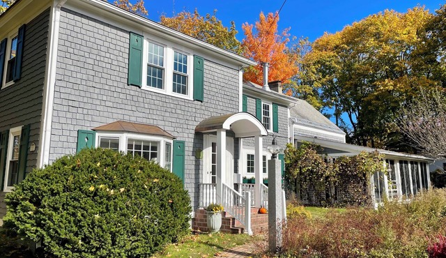 Charming 4-bedroom Colonial in lovely Keene with WiFi, AC