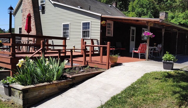 Charming 5-bedroom farmhouse with AC, WiFi in delightful Ghent