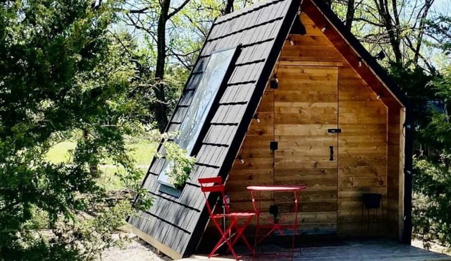 Charming A-Frame Cabin Experience with Campfire Vibes in Humboldt, Kansas