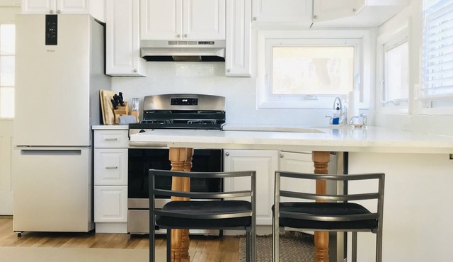 Charming and Convenient Cottage 2 min to the Beach