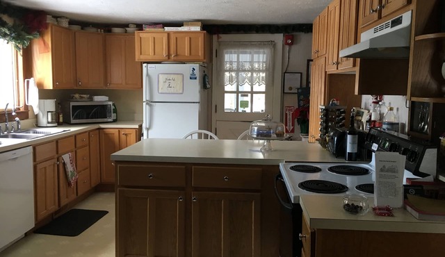 Charming B&B in lovely Hollis with Function Room -Rent by whole house or by Room