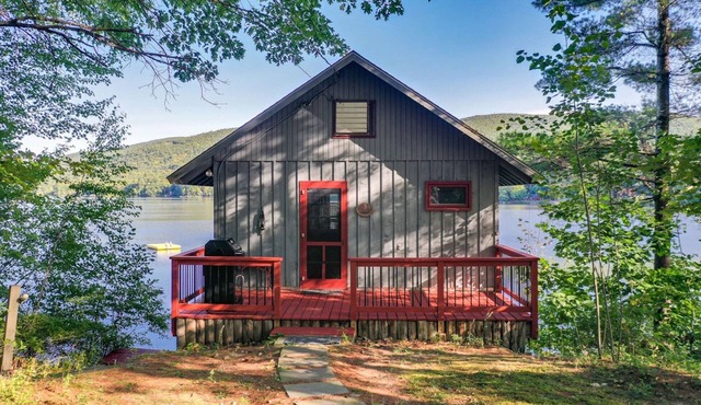 Charming boathouse for two with deck overlooking Lake Kanasatka