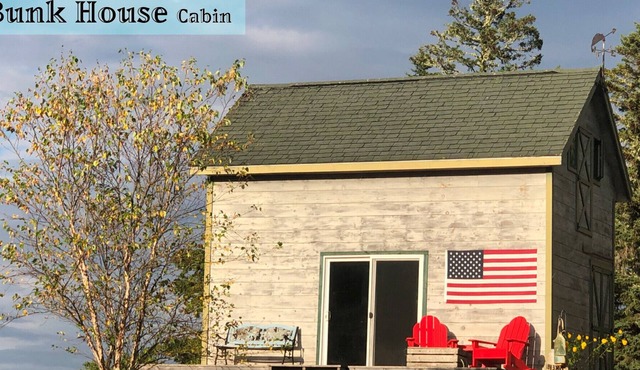 Charming Bunk-House Cabin at Rossport by the Sea