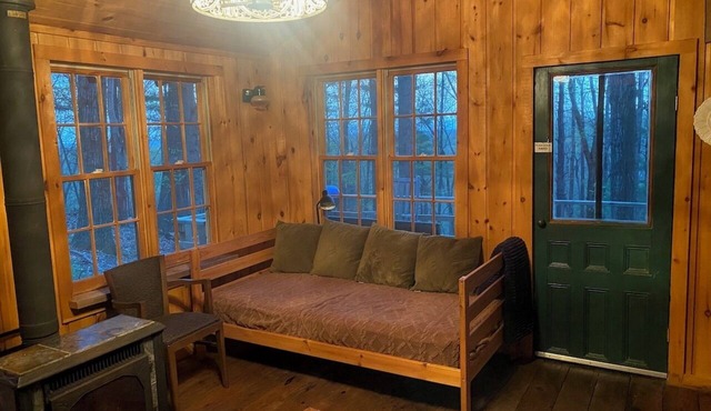 Charming Cabin in the Woods. POOL!